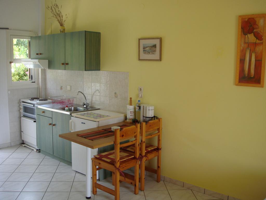 Eleftheria Studios And Apartments Acharavi  Pokoj fotografie